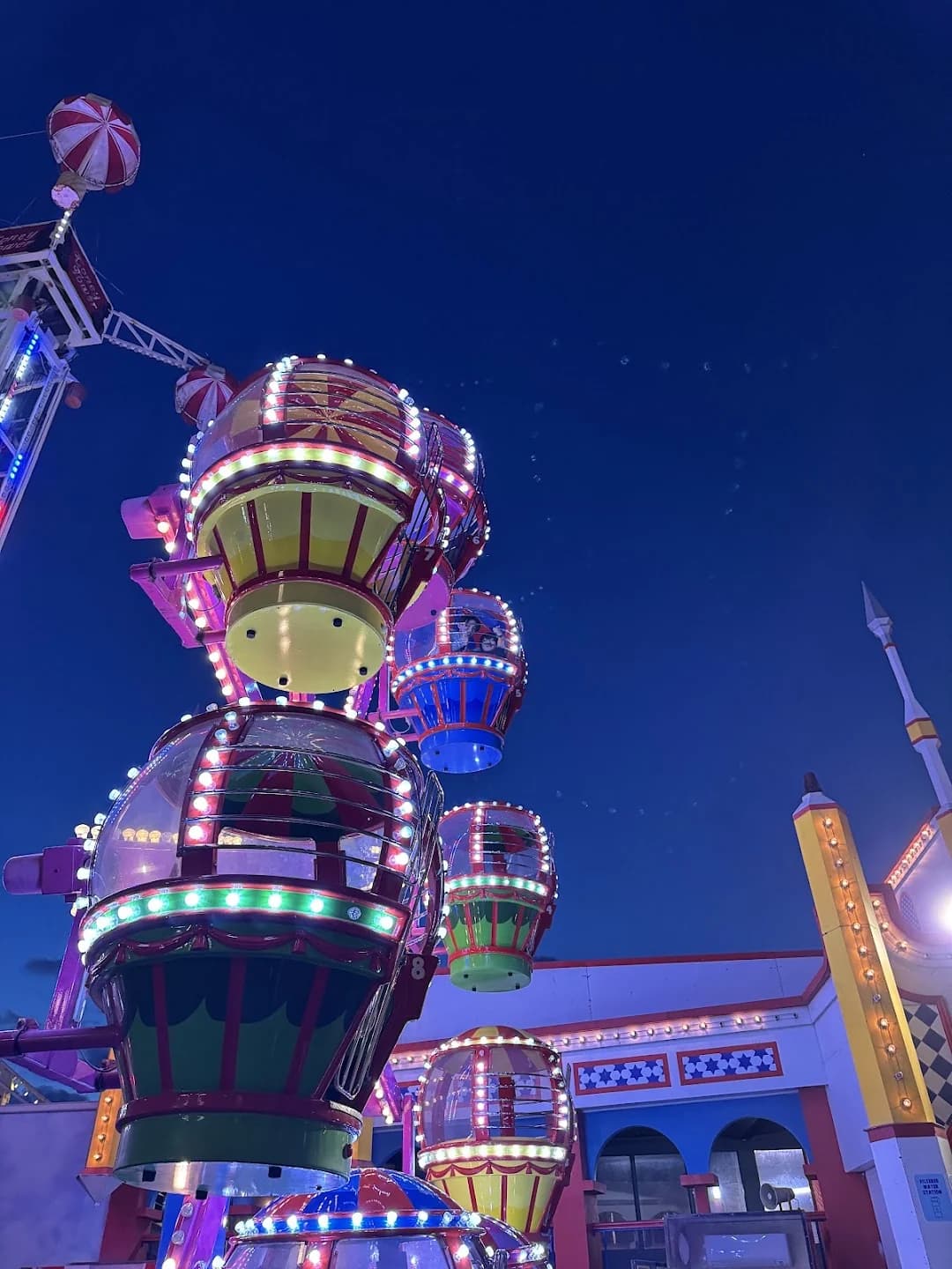 3月13日 — 夜空に光るLuna Parkの遊具