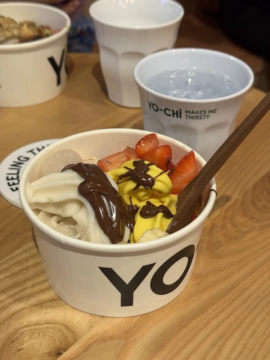 Yo-Chiのフローズンヨーグルトとトッピング