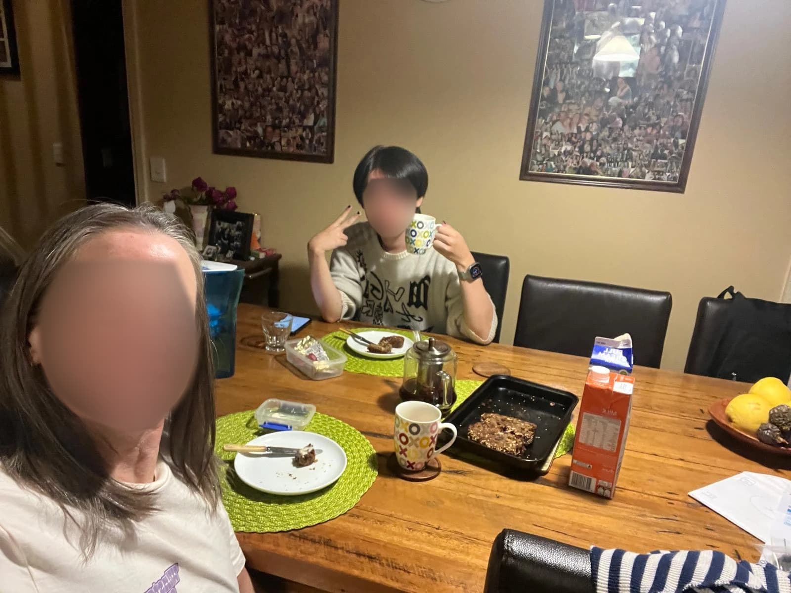ホストマザーと家の食卓で