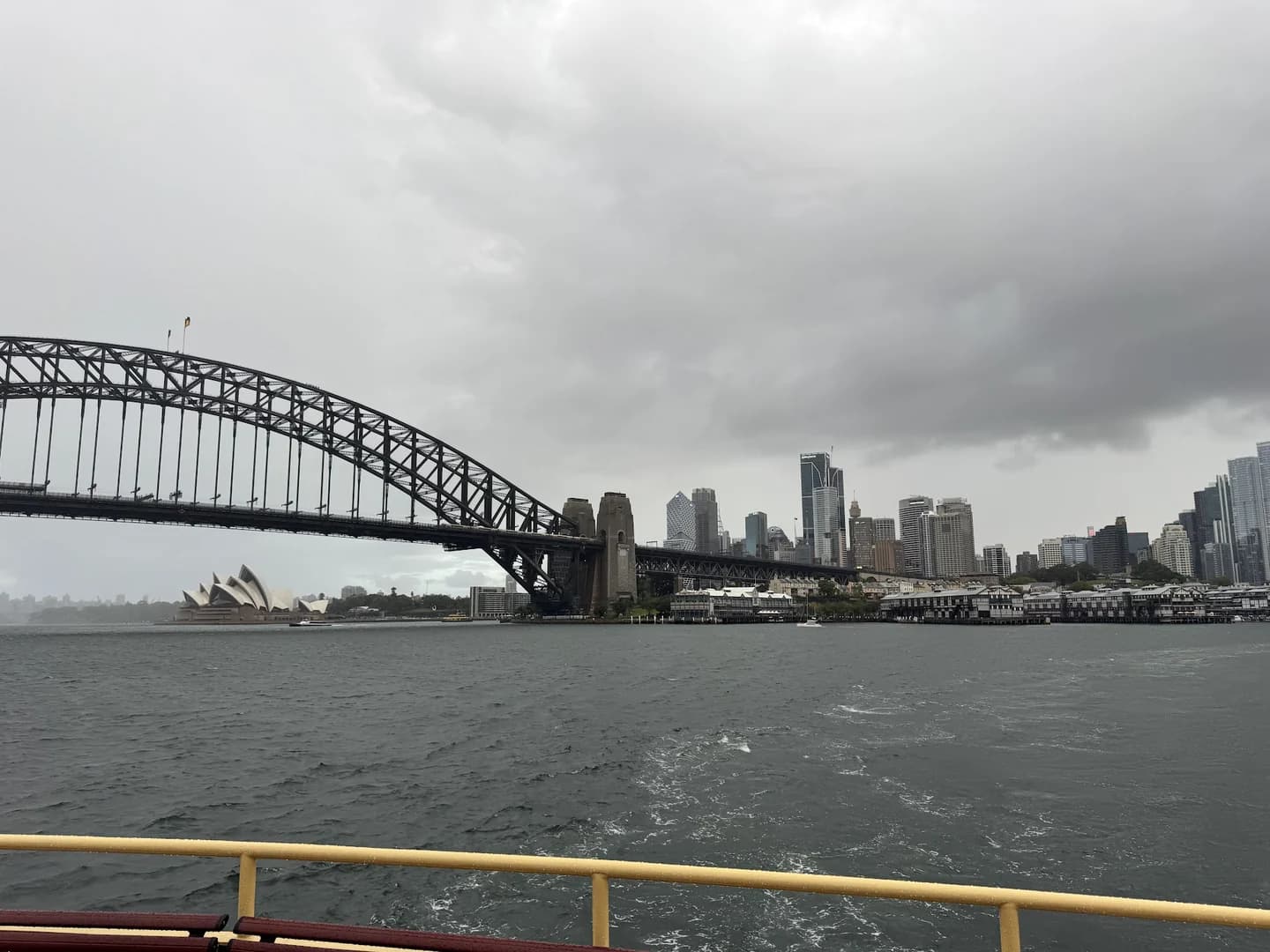 3月8日 — フェリーから眺めたHarbour Bridge