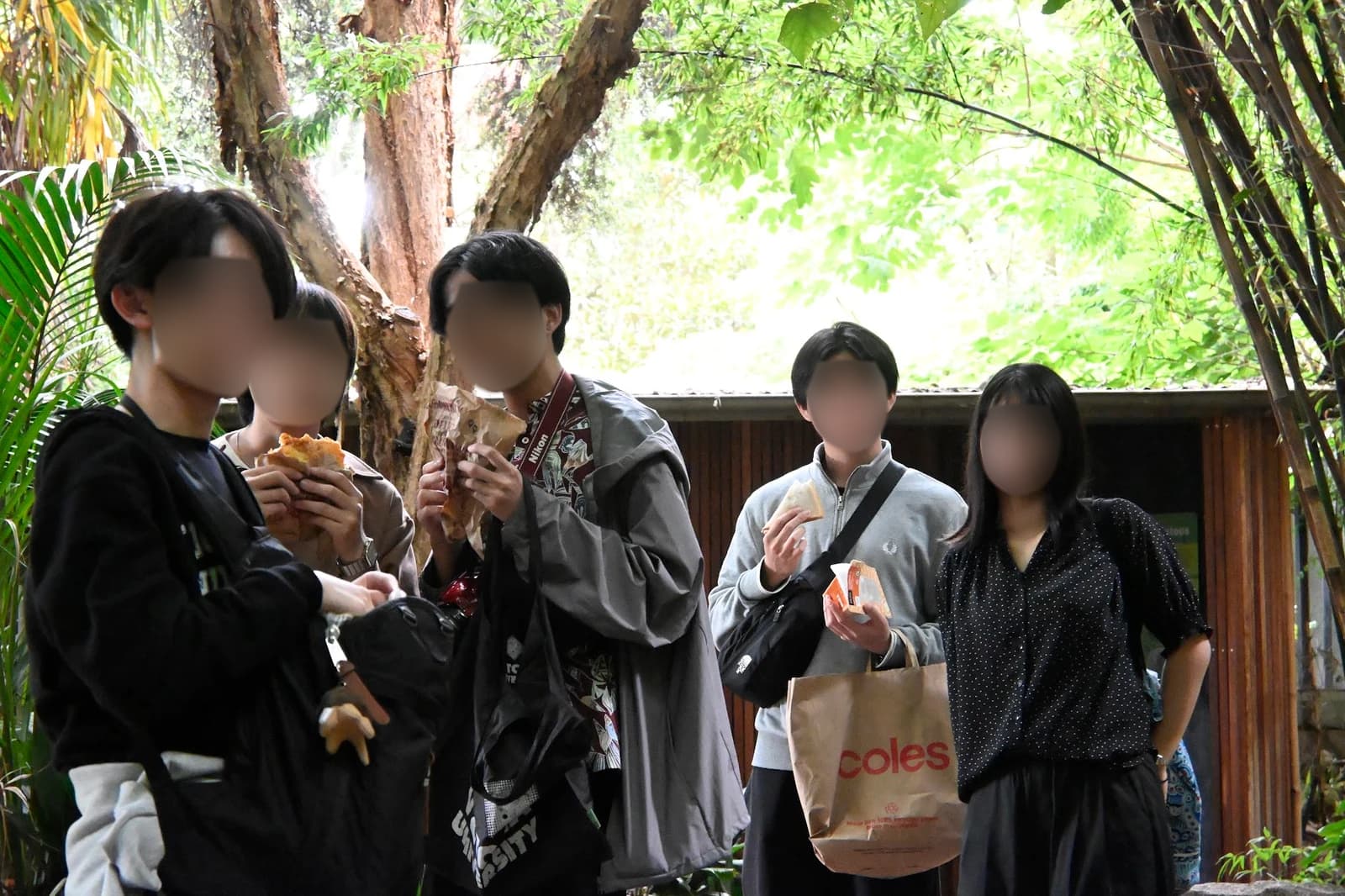 3月19日 — 園内で工繊大生と昼食