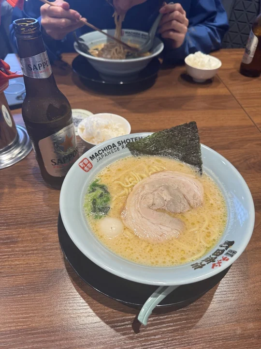 町田商店メルボルンでラーメン