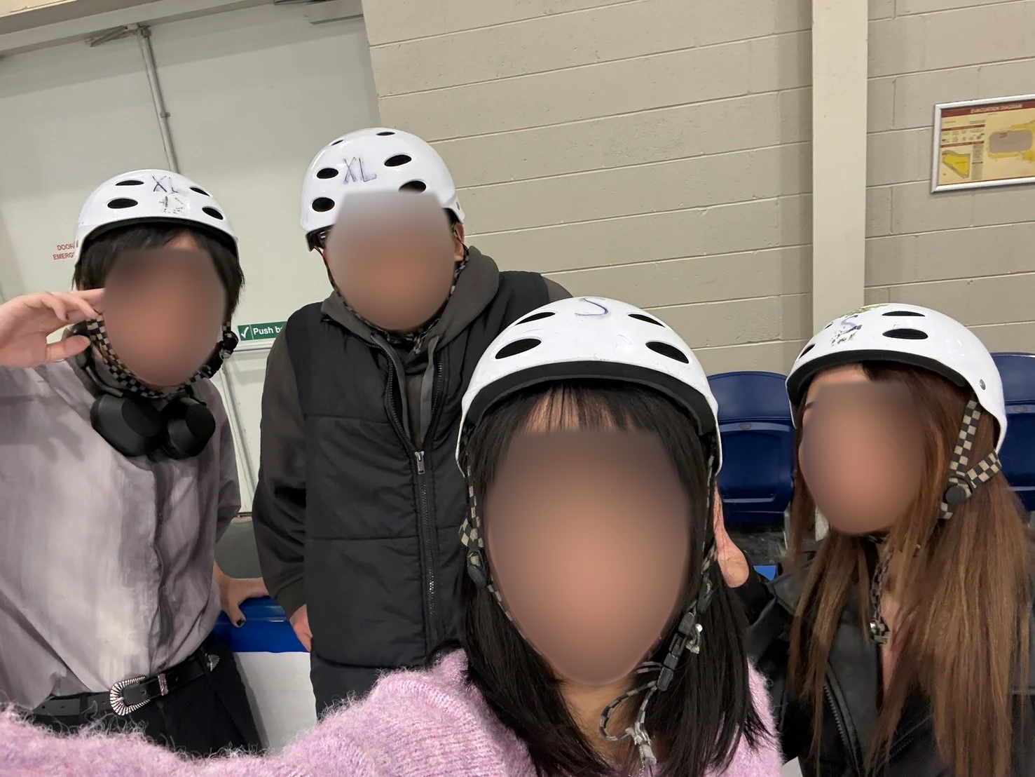O’Brien IcehouseでVU Englishのクラスメートと4人で記念写真